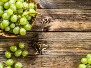 من فوائد العنب الأخضر التخفيف من آلام الصداع النصفي
