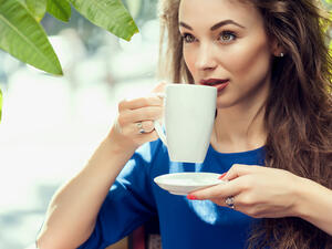 الالتزام بشرب الشاي الأخضر

