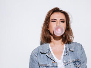 لا ينبغي مضغ أكثر من 24 قطعة من علكة النيكوتين في اليوم