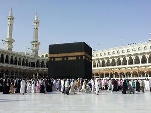 الابتعاد عن الإزدحامات وأماكن تجمع الناس كالمولات والحدائق