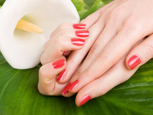 إن البشرة تتغذى وتستفيد من الكريمات بشكل خاص في فترة الليل 
