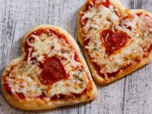 بيتزا على شكل قلب