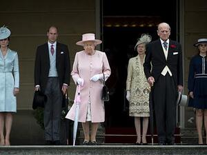 أجمل الإطلالات الارستقراطية لـ كيت ميدلتون والملكة إليزابيث الثانية