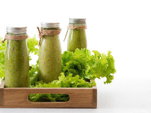 يعالج عصير الخس حالات فقر الدم 
