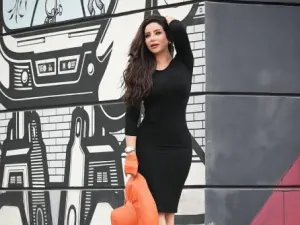 لجين عمران تملك ملامح شرقية بعيون واسعة وشعر أسود مخملياً 