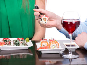 عند ذهابك لمطعم السوشي يجب أن تعرف هناك العديد من انواع السوشي
 عند ذهابك لمطعم السوشي يجب أن تعرف هناك العديد من انواع السوشي