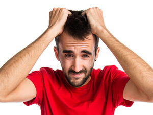 من أعراض أو علامات الدورة الشهرية عند للرجال هي الإكتئاب والحزن 