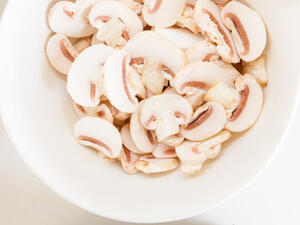 غالب أنواع الفطر تتميز بمحتواها من فيتامين د وعلى رأسها فطر الشيتاكي