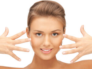 للأظافر دورٌ في إبراز جمال اليدين للأظافر دورٌ في إبراز جمال اليدين