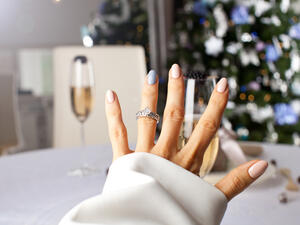 تجنّبي بداية برد أظافرك إلا إذا كانت جافة تماماً
