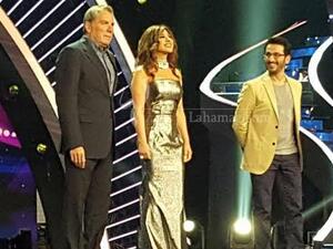  أطلت شمس الأغنية اللبنانية نجوى كرم بفستان باللون الفضي