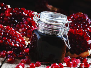 يساعد دبس الرمان في التخلص من الكوليسترول الضار في الجسم

