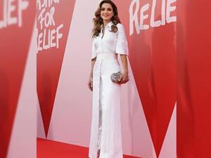 إطلالة بيضاء للملكة رانيا بإمكانك نسخها في صيف 2017
