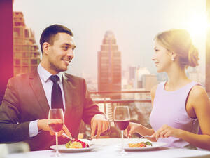 لتجنب رائحة الفم الكريهة ينبغي الابتعاد عن الثوم والبصل