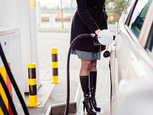 البنزين يحتوي على مركب يعمل كمخدر يقمع وظيفة الجهاز العصبي
