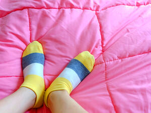 ارتداء الجوارب في القدمين خلال النوم له فوائد كبيرة