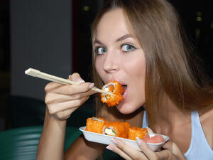 يُعتبَر السوشي أصلاً من الأطعمة الغنية بالسعرات الحرارية
