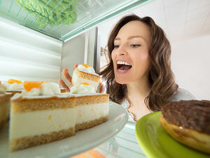 قللي من شراء الحلويات واستخدمي بدائِل السكر المنخفضة السعرات

