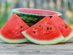 تشكل نسبة الماء في البطيخ ٩٢٪ كما أنها مصدر أساسي لمضاد الأكسدة الليكوبين