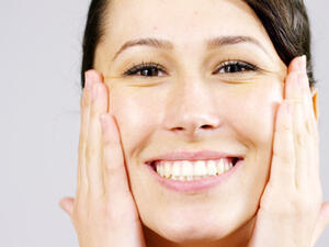 تسبب الرؤوس السوداء في الوجه فقدان نضارته وحيويته

