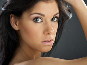 المكياج الجميل يدوم على الوجه لفترة طويلة ليبرزك دائماً بكامل جمالك

