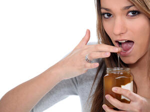 المداومة على تناول ملعقة من العسل

