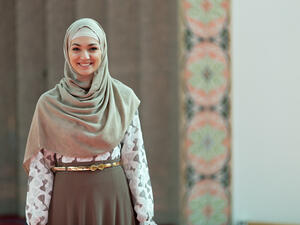 الحيض هو أمر فرضه الله سبحانه وتعالى على بنات آدم، كم في حديث السيدة