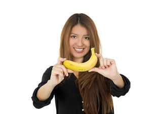 الموز فاكهة غنية بالألياف التي تمنع حدوث الإمساك وتعالجه
