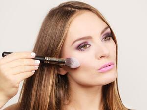 يعتبر مرطب البشرة من أساسيات العناية بالبشرة

