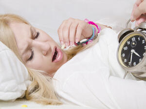 بمجرد وضع رأسك على وسادةٍ في مكانٍ غير مألوف لا تستطيع النوم

