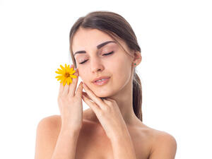 قومى بأختيار غسول وتونير ومرطب يتناسب مع نوع بشرتك