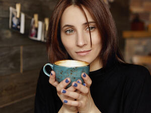 خلال عمل الرجيم التزم تناول القهوة السوداء مع قليل من الحليب

