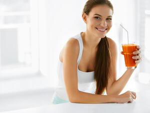 شرب عصير الجرز يومياً لمدة أسبوعين يفتح لون البشرة