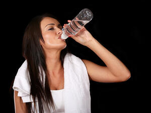 من الضروري شرب ثمانية أكواب من الماء

من الضروري شرب ثمانية أكواب من الماء، يوميًّا