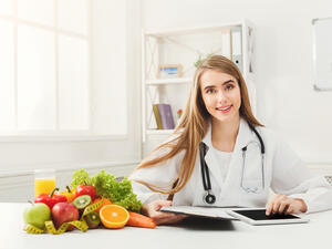 تناول الفواكه بالطريقة الصحيحة ستملك طول العمر الصحة والطاقة

