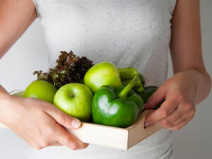 يجب الإكثار من تناول الفواكة والخضروات قبل موعد الدورة الشهريّة

