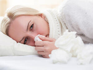 المكوث في السرير في أوقات المرض يضاعف أعراضه