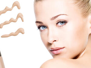 لا تكتفي بوضع الفاونديشن فقط، بل قومي بتثبيته بالبودرة لا تكتفي بوضع الفاونديشن فقط، بل قومي بتثبيته بالبودرة