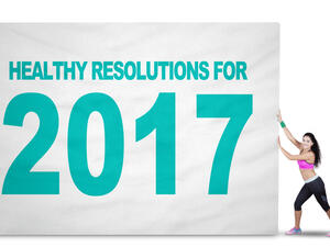 لا تتركي كوب الماء من يدك خلال العشاء أو في السهرات
