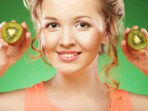الكيوي يحتوي على كميات عالية من فيتامين c
