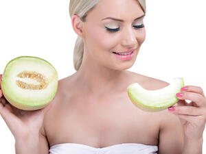 الشمام يحتوى أيضاً على نسبة كبيرة من المياه
