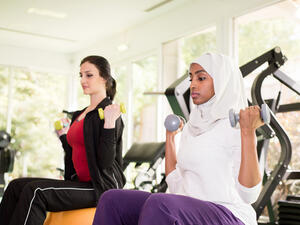 ينصح بالتوقف عن الرياضة عند الشعور بآلام في الصدر

