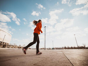 الحرص على المشي يوميًا على الأقل 20 دقيقة في الصباح
