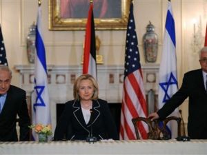 كلينتون تفتتح المفاوضات المباشرة/أ.ف.ب