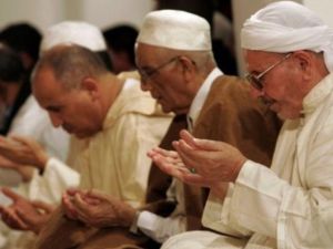 دعوات لتقصير التراويح