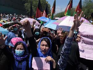 Afghan protesters chant slogans during a demonstration in Kabul, May 16, 2016. (AFP/File)