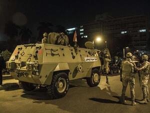 Egyptian army soldiers stand guard outside a polling station during the counting of ballots after the first round of voting for Egypt's parliamentary elections in Giza, Cairo, on October 19, 2015. (AFP/File)