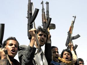 Houthi Movement members with guns gather to protest before they take the road to front lines, where they conflict against President of Yemen Abd Rabbuh Mansur Hadi's unities, in Asir province of Sanaa, Yemen on August 25, 2016. (Twitter/Anadolu Agency)