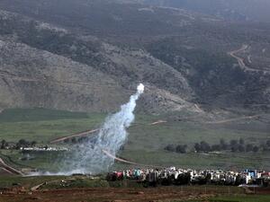 Smoke from Israeli shelling covers the Lebanese town of Al-Majidiyah on the Lebanese border with Israel on January 28, 2015. (AFP/Ali DIia)