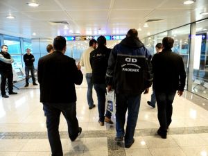Plainclothes Turkish police officers detain a passenger at an Istanbul airport, January, 2015. (AFP/Ozan Kose)